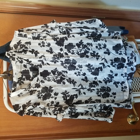 Sabrina Lauren Sheer Floral Black & White Top - Picture 1 of 6